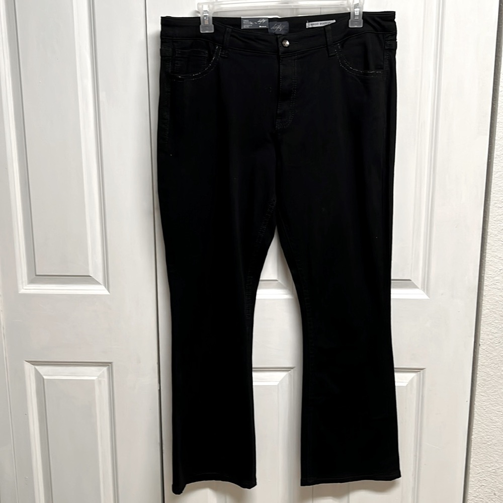 DayTrip Black Mid Rise Vigo Bootcut Jeans Universal Fit 38R NWT
